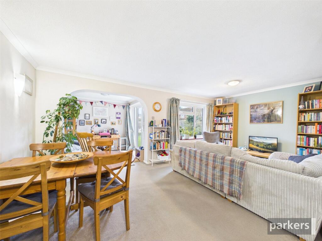 Sherbourne Drive, Woodley, Reading, Berkshire, RG5 photo 4