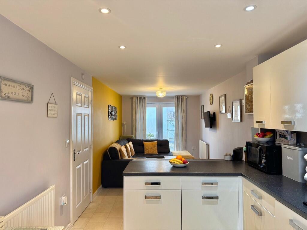 4-bed terraced on Sandpiper Road, Derriford. Gorgeous 4/5 bed family home., £300,000