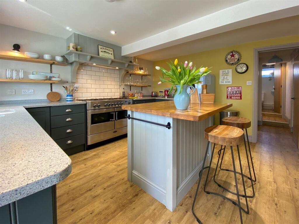 Beautifully presented character cottage, Breage photo 4