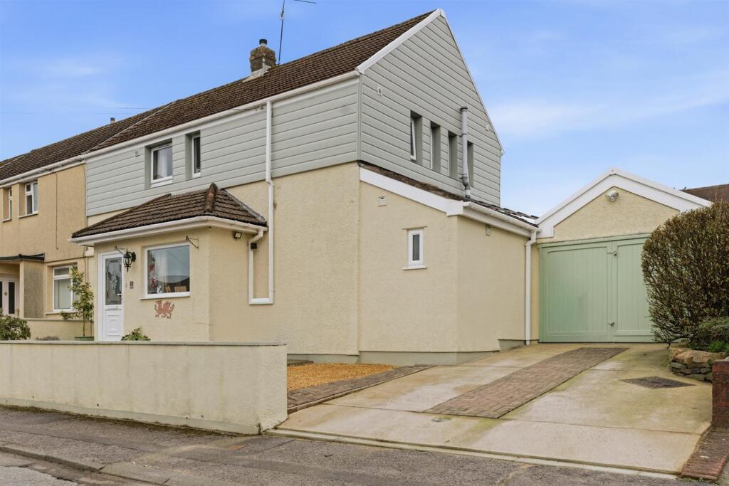 Main image of property: Glosters Parade, New Inn, Pontypool