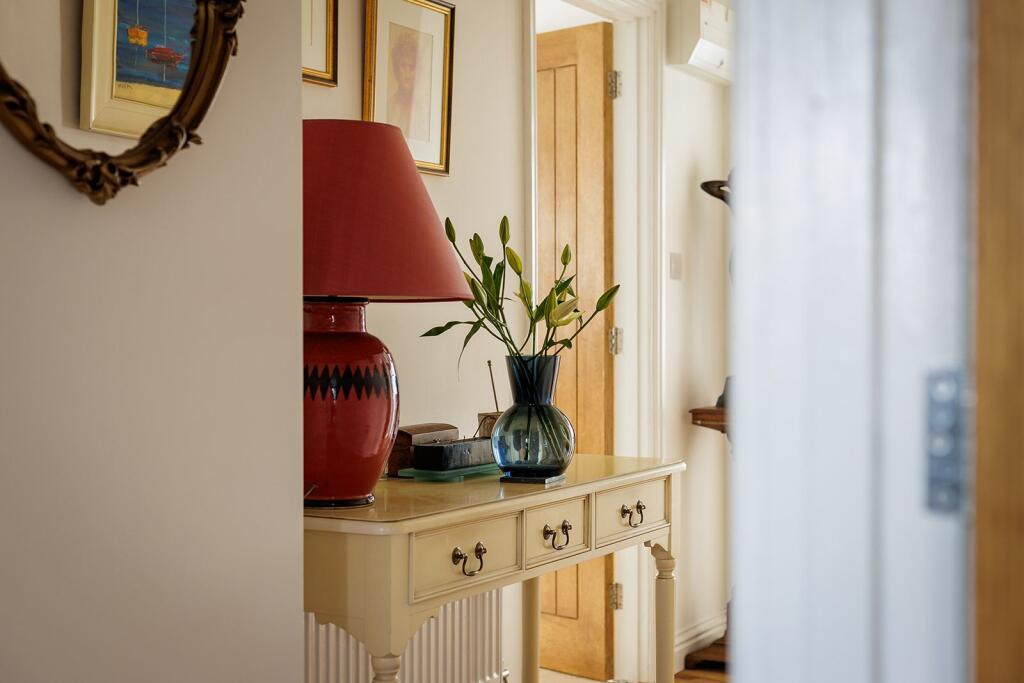 House in Waverley, Godalming - View 5
