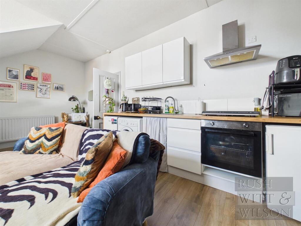 Apartment in Bexhill-on-Sea, Central - View 3