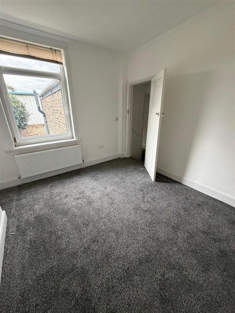 House in Hull - View 4