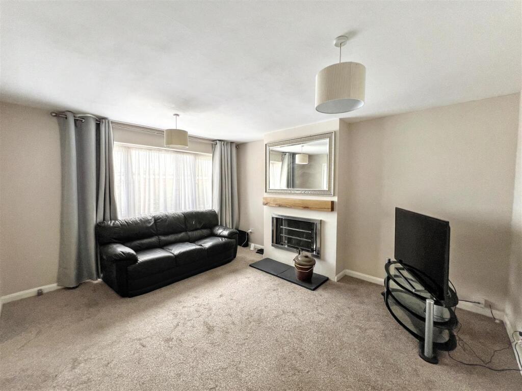 Mill Road, Bozeat, Wellingborough - View 5