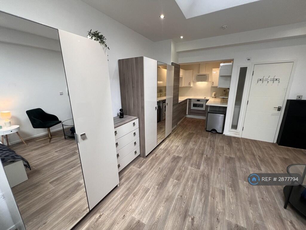 Studio flat for rent