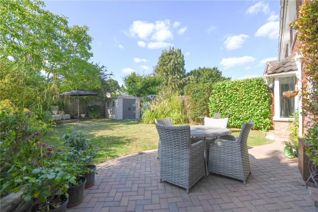 House in Wokingham, Emmbrook - View 2