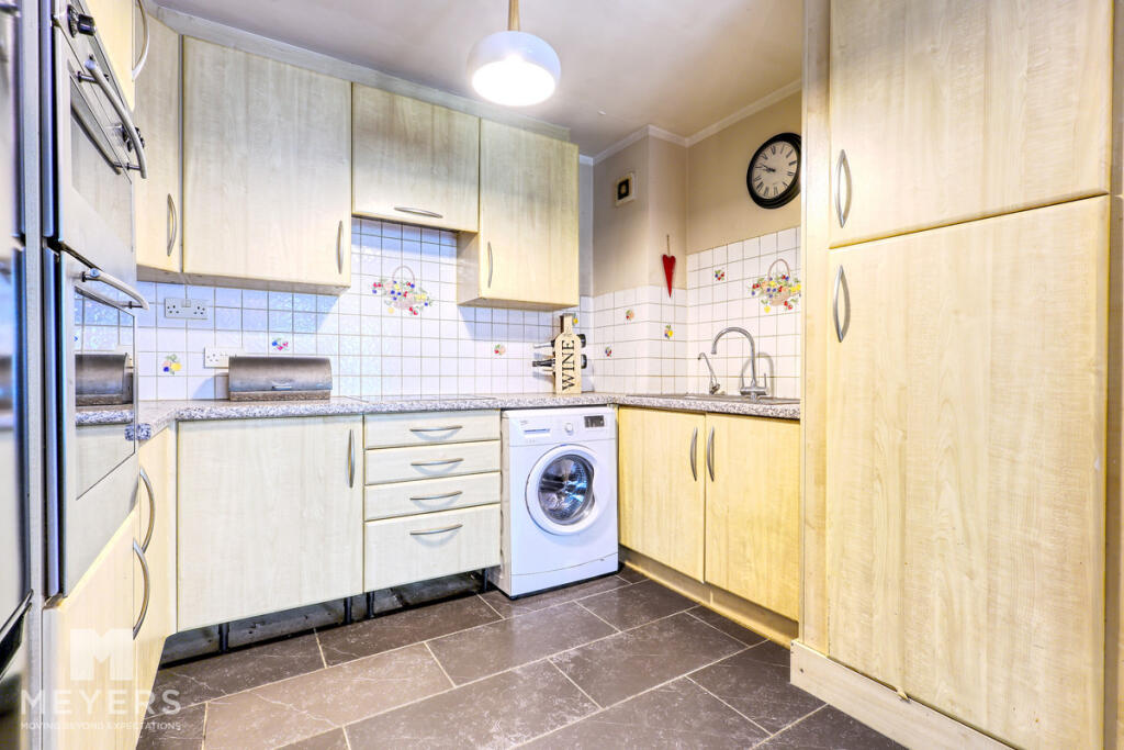Apartment in Bournemouth, Alder Hills, Poole - View 3
