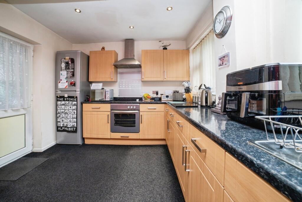 Fairholme Drive, Mansfield, Nottinghamshire, NG19 photo 3