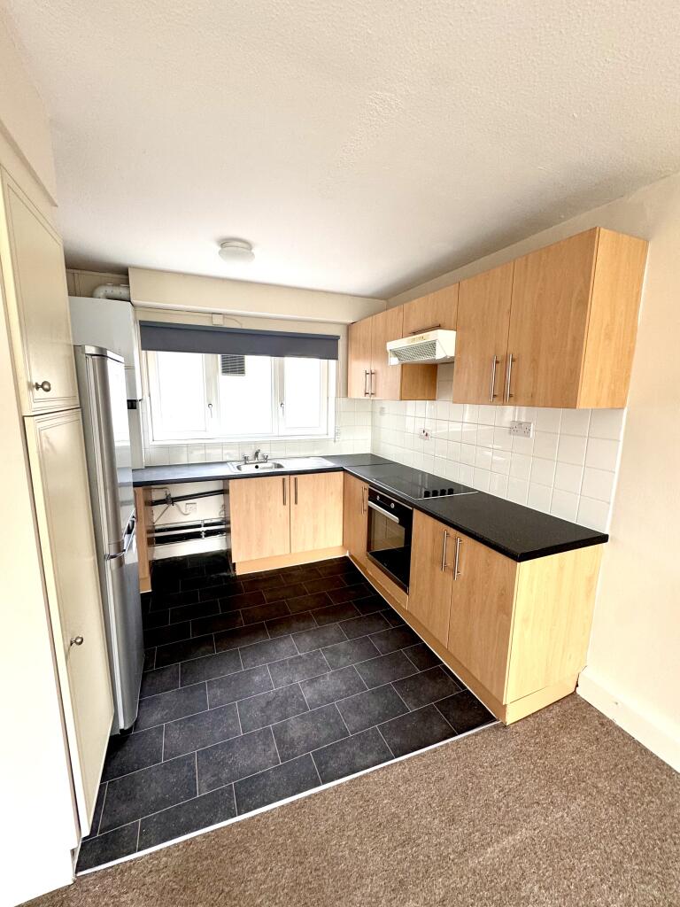 Apartment in London, Lennox Estate, Roehampton - View 2