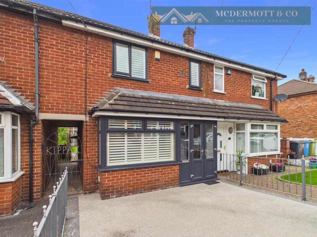 4-bed terraced on Glenmore Drive, Failsworth, £230,000