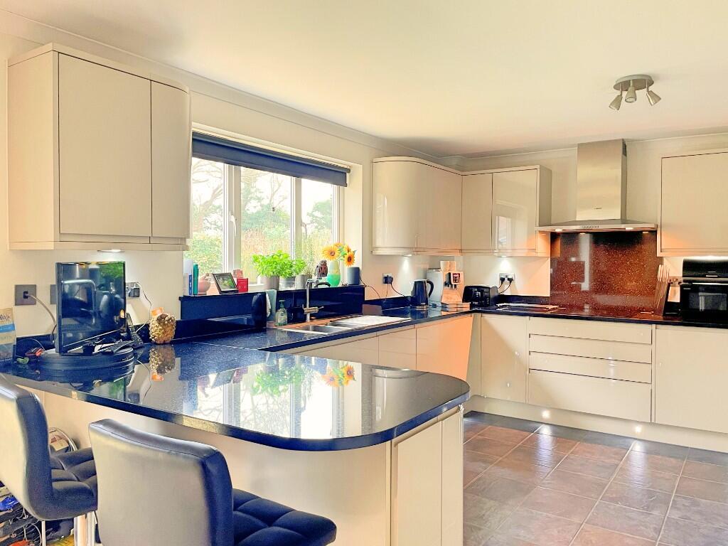 Hawthorn Road, TOLLESHUNT KNIGHTS photo 3