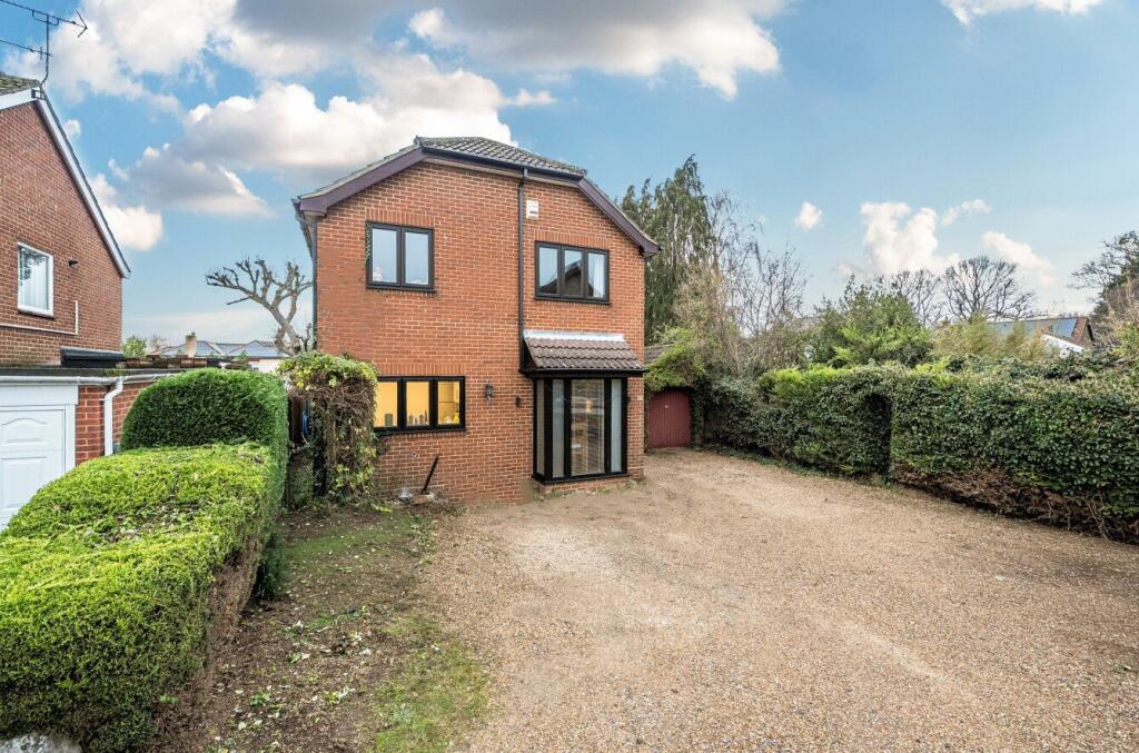 Main image of property: Painswick Close, Sarisbury Green, Hampshire, SO31