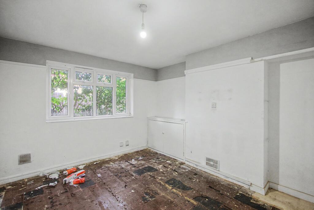 Apartment in Watford - View 3
