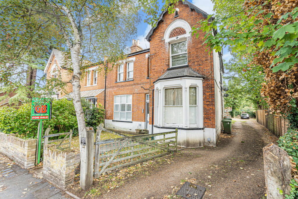 1-bed apartment on Leacroft, Staines-upon-Thames, TW18, £295,000