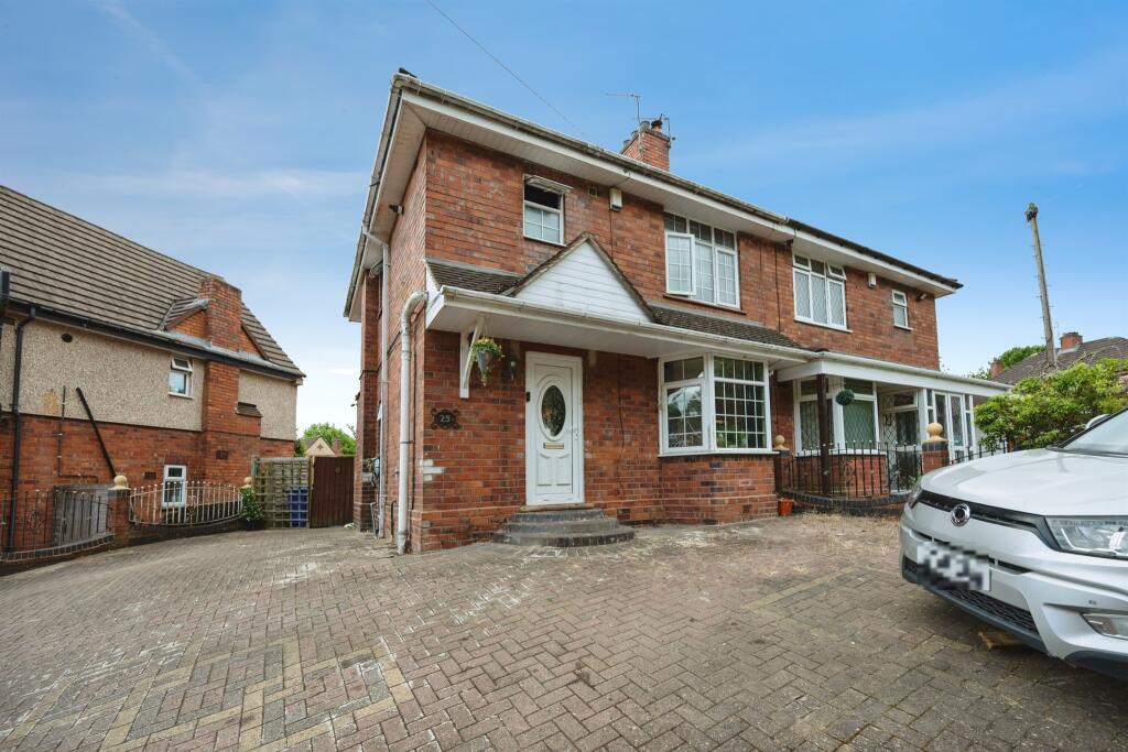 3-bed semi-detached on Limes Road, DUDLEY, £200,000