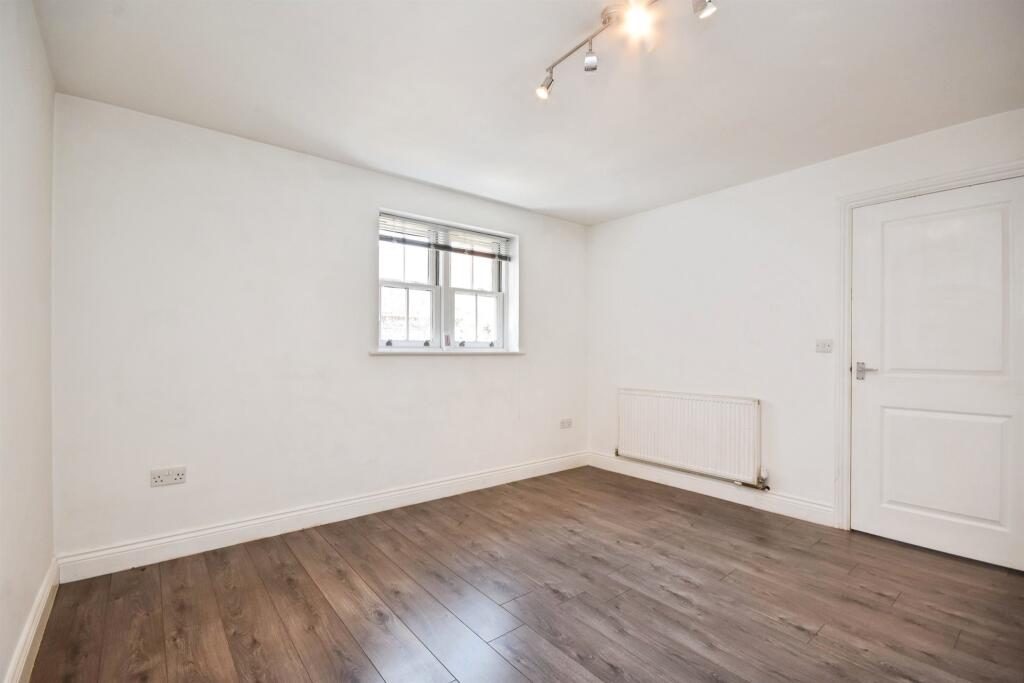 Apartment in Braintree, Essex - View 5