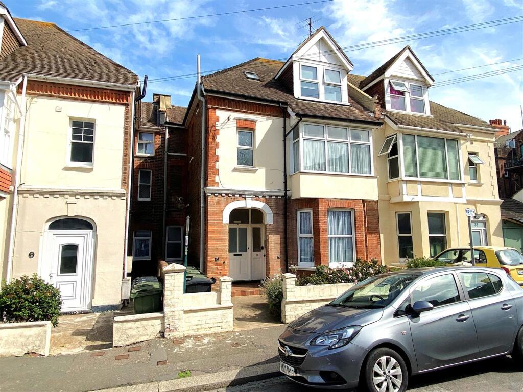 Apartment in Bexhill-on-Sea, Central
