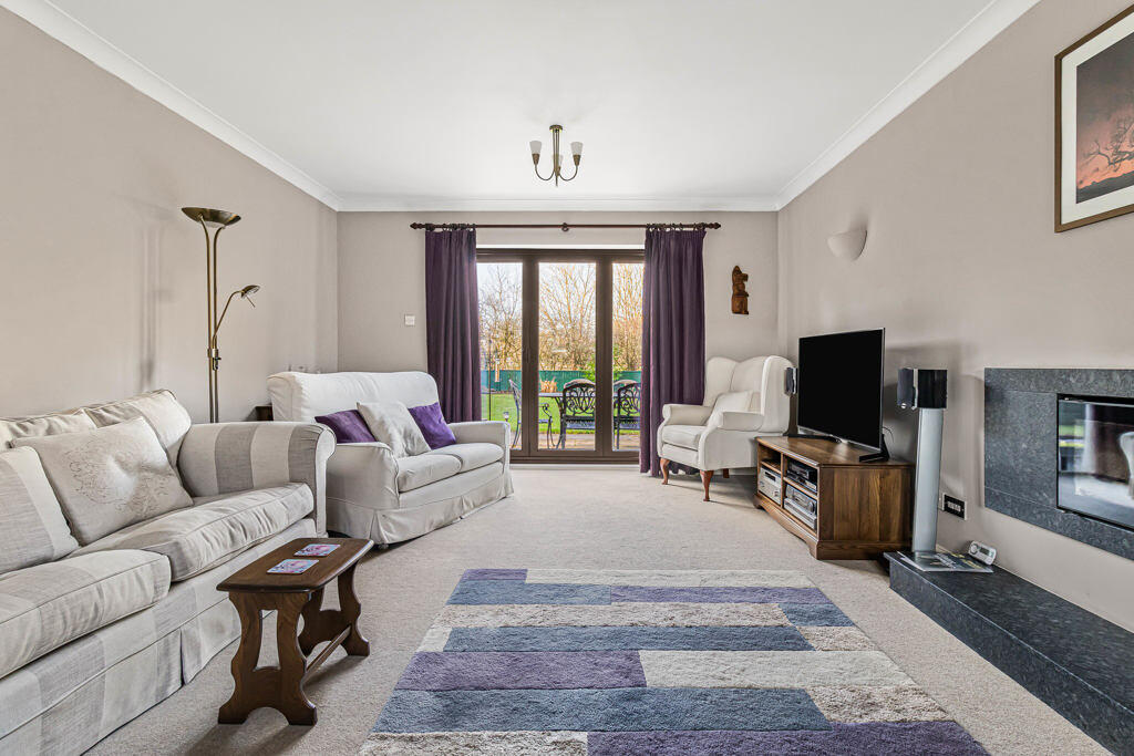 4 Sadlers Close, Hardwick, Cambridge, Cambridgeshire, CB23 7YE photo 3