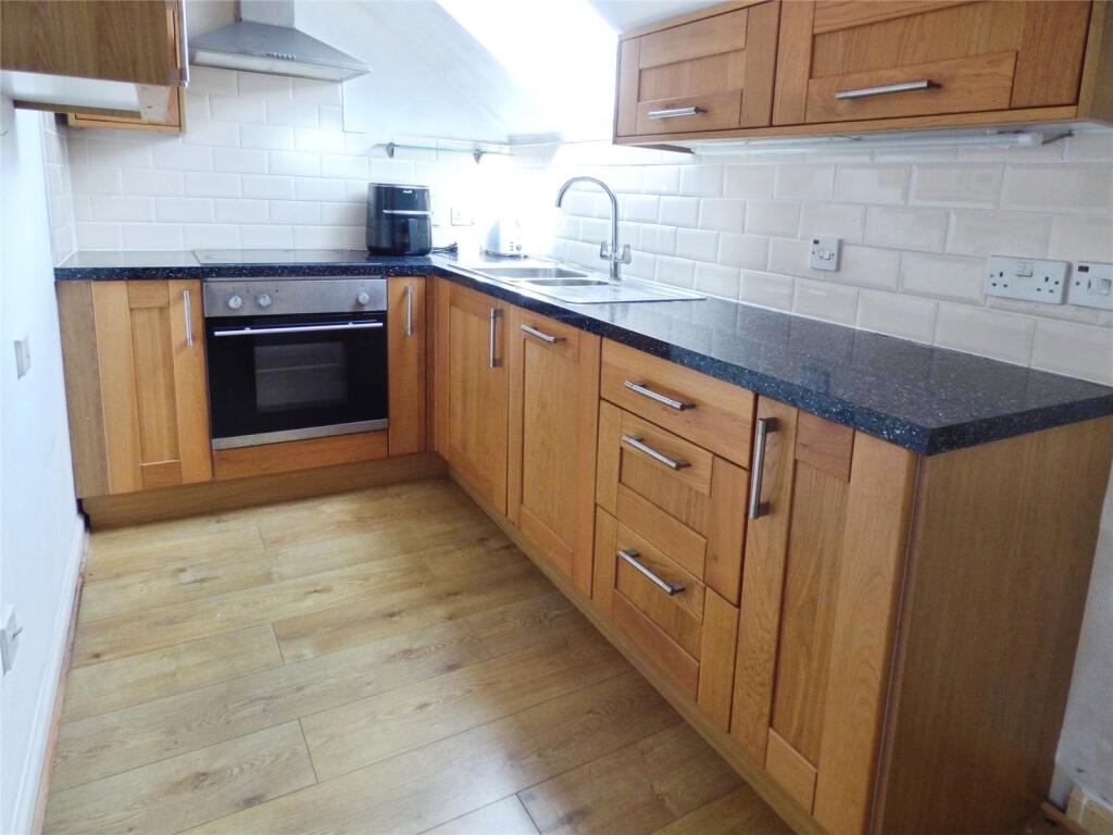 Apartment in Fareham, Locks Heath - View 3
