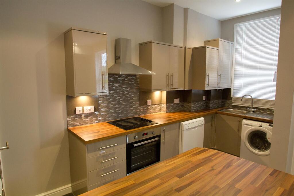 House in Leeds, West Yorkshire - View 2