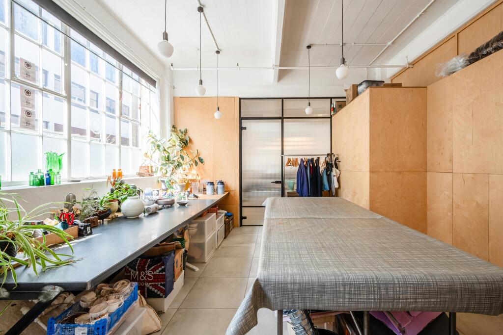 Hoxton St 12-18 GF - 5.jpg