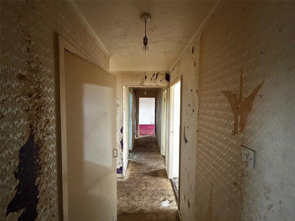Apartment in Cumbernauld, North Lanarkshire - View 2