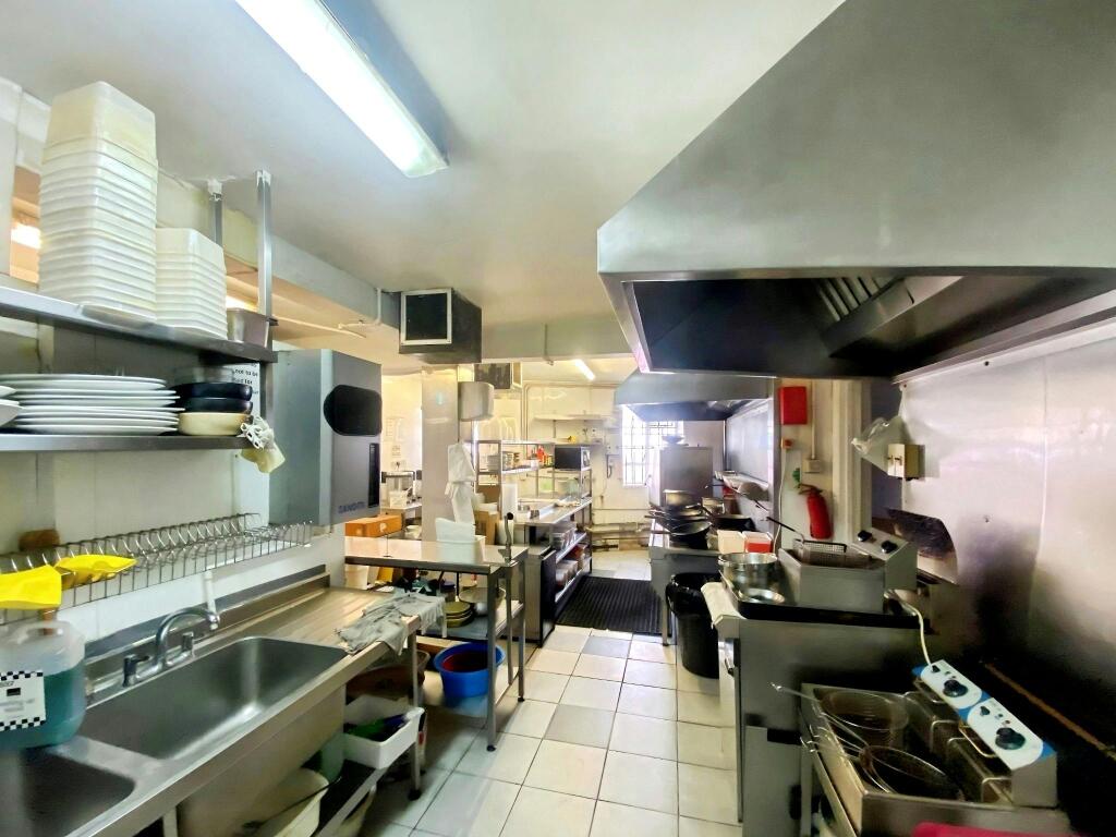 10_commercial_kitchen_wide.jpg