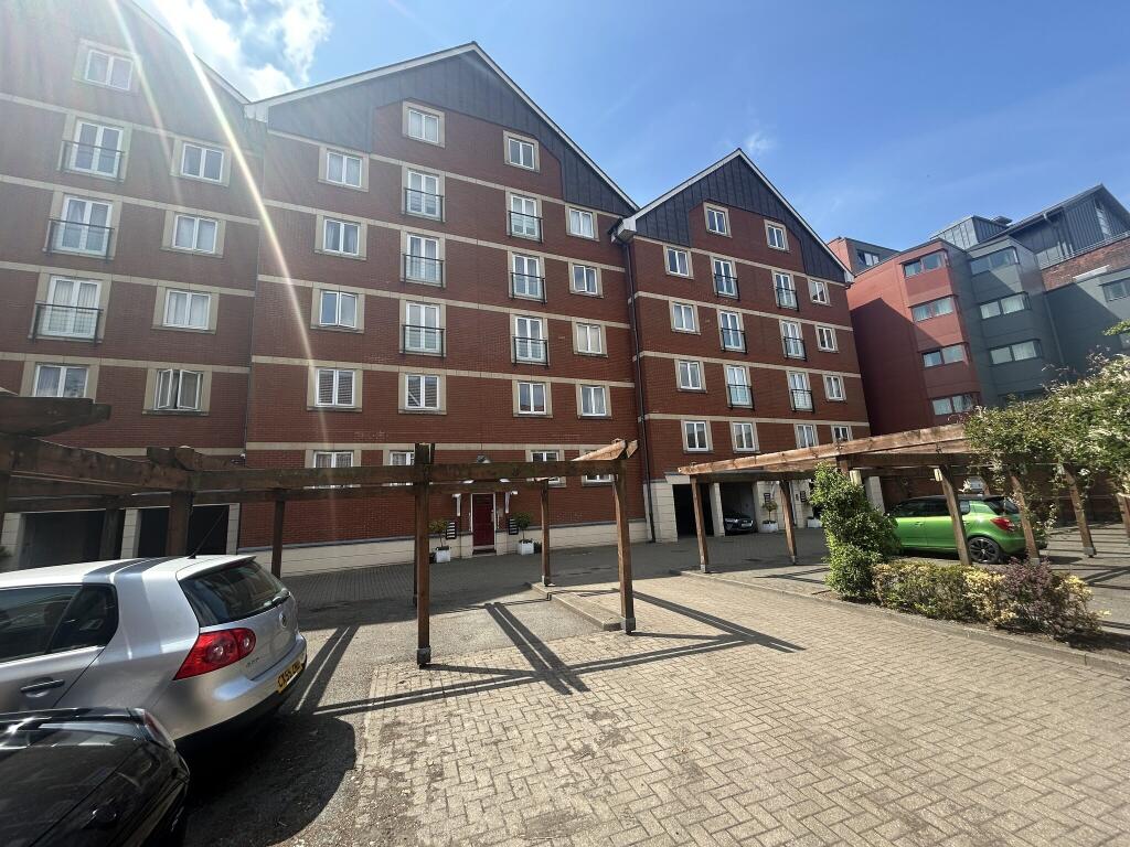 Main image of property: Neptune Square, Ipswich, Suffolk, IP4