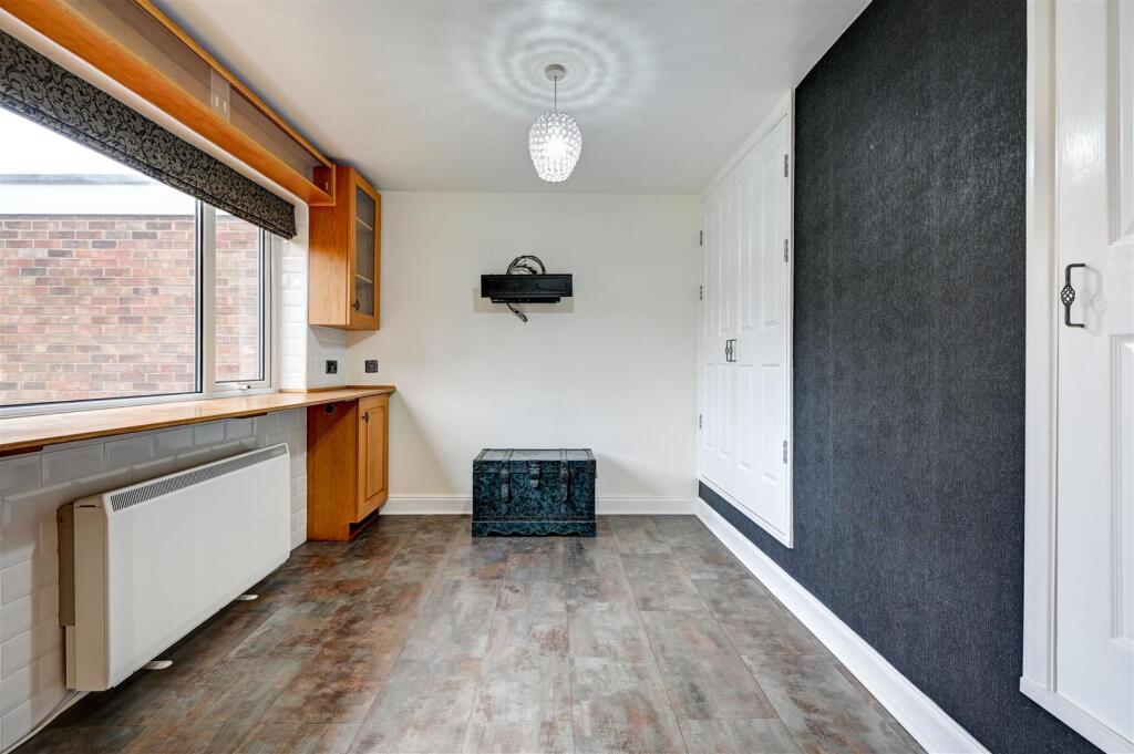 House in Great Yarmouth, Magdalen Estate, Bradwell - More