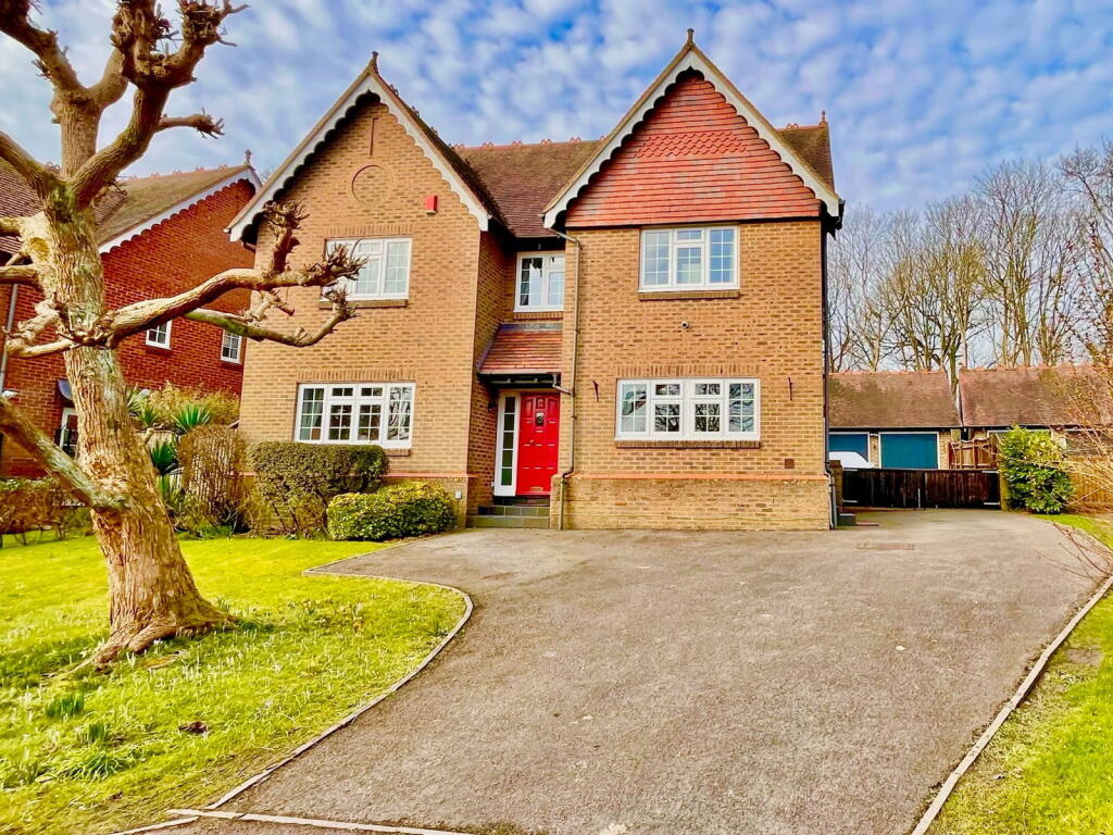 Main image of property: Meredun Close, Hursley, Winchester, SO21 2JA