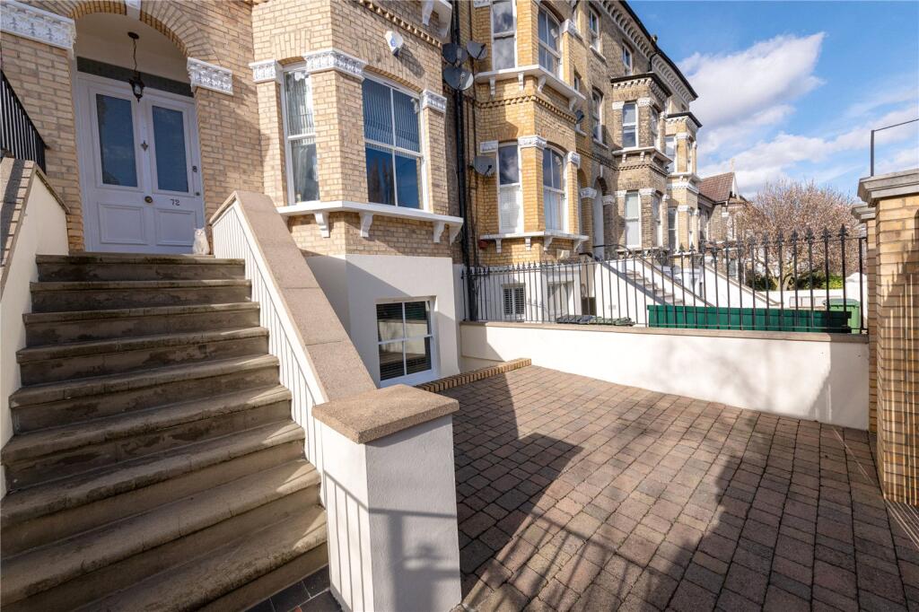 House in London - View 3
