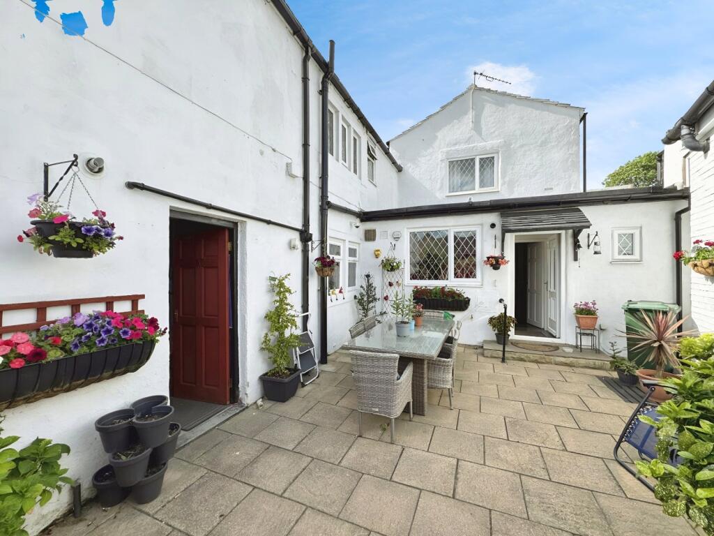 Hare Park Lane, Hightown, Liversedge, WF15