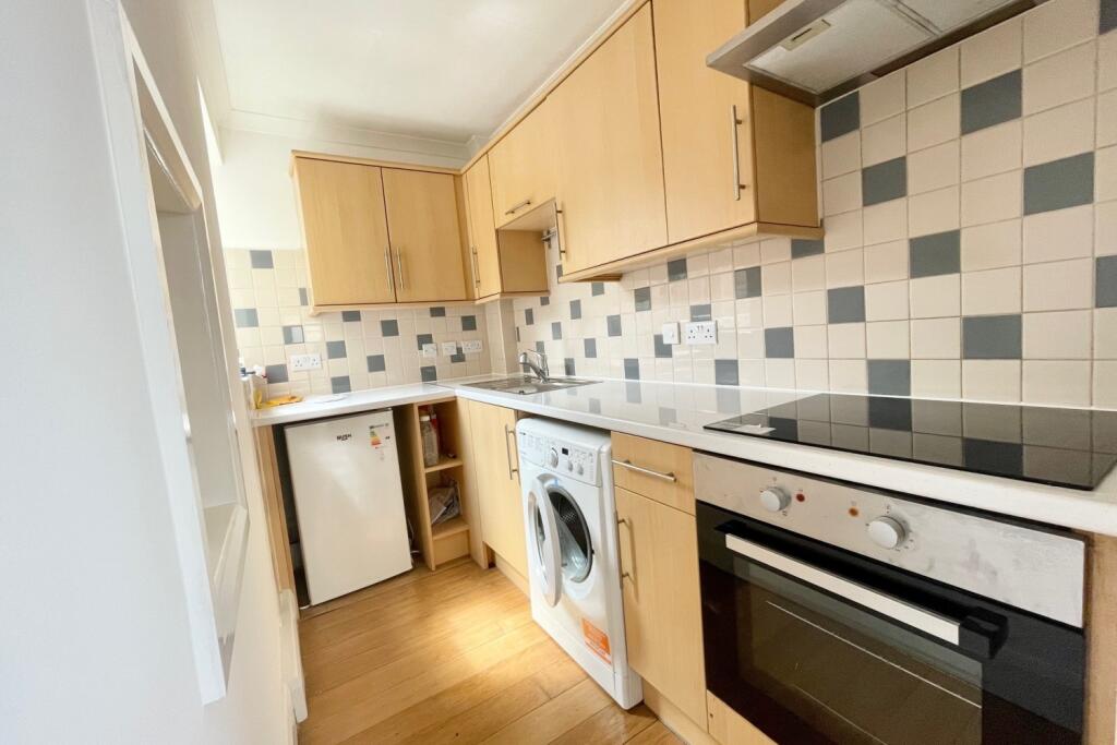 Runnymede Court, Egham, Surrey, TW20 photo 3