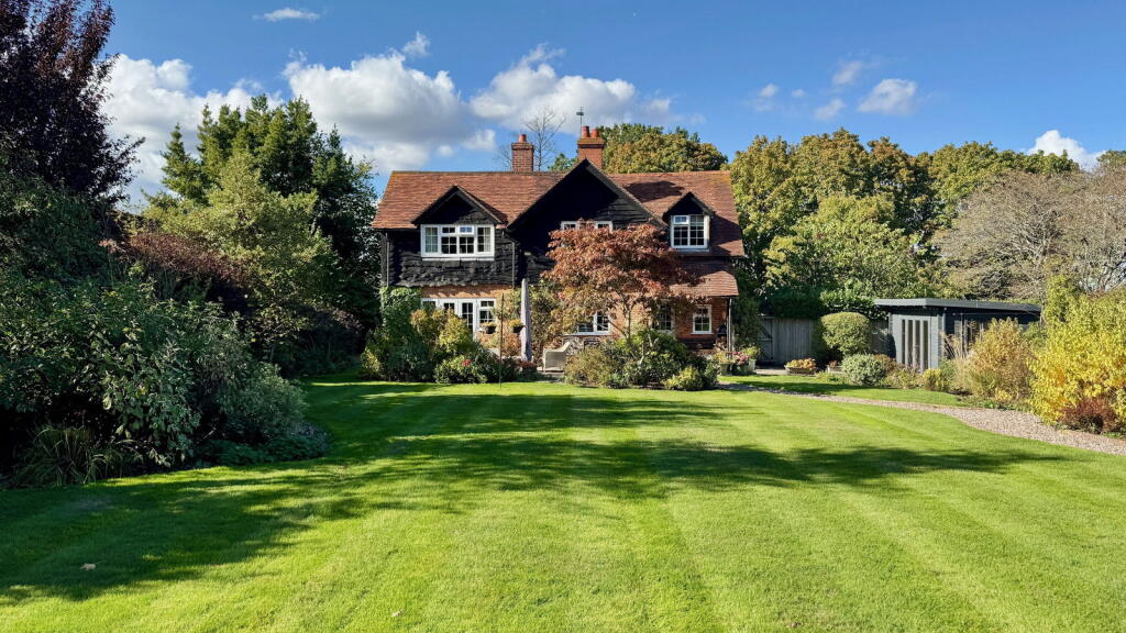 Main image of property: Woolton Hill, Newbury, RG20 9XJ
