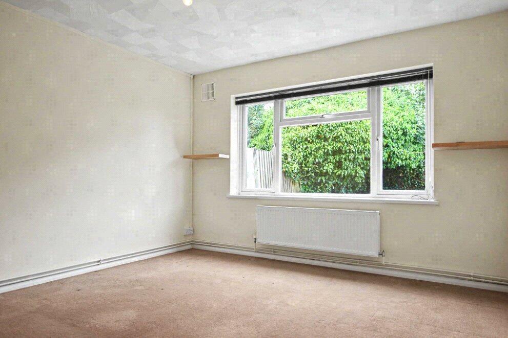 Talbot Road, Farnham, Surrey, GU9 - View 4
