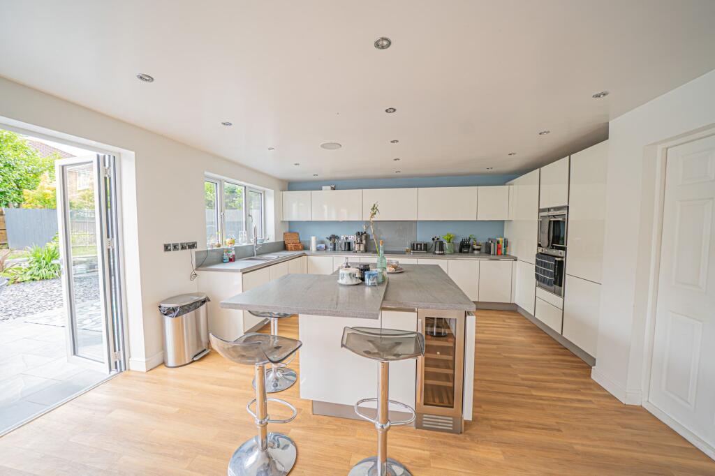 Greenfield Avenue, Balsall Common, CV7 photo 4