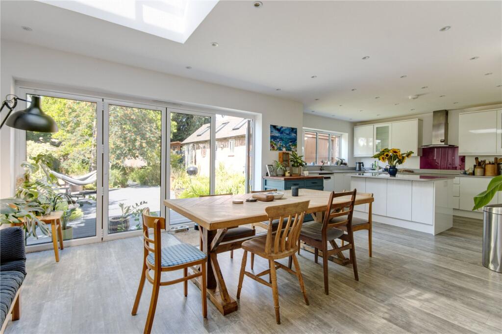 House in Sevenoaks, Kippington - View 2