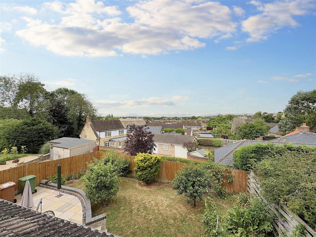 Prospect Close, Wollaston, Wellingborough photo 2