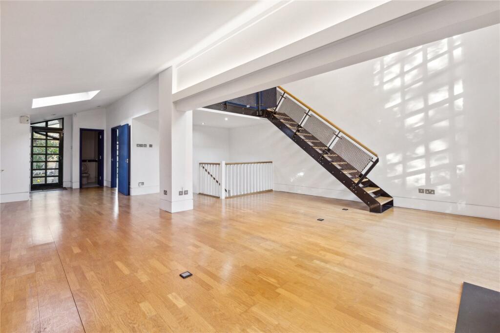 4 bedroom semi-detached house for rent