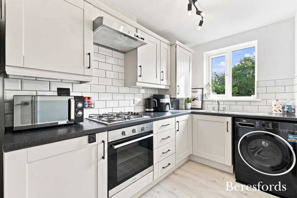Apartment in Romford - More