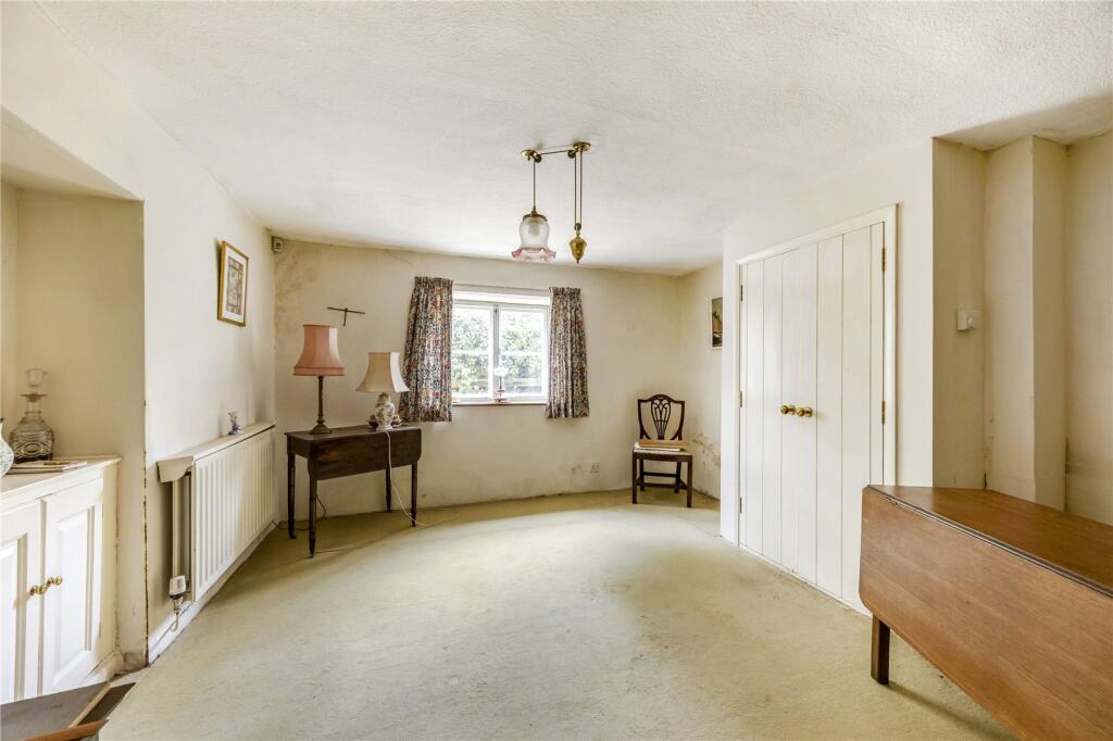 House in Cotswold, Sevenhampton - More