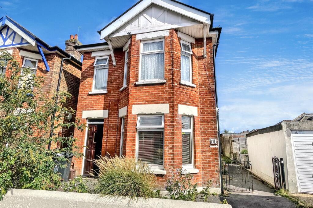 2-bed flat on Bournemouth, £225,000