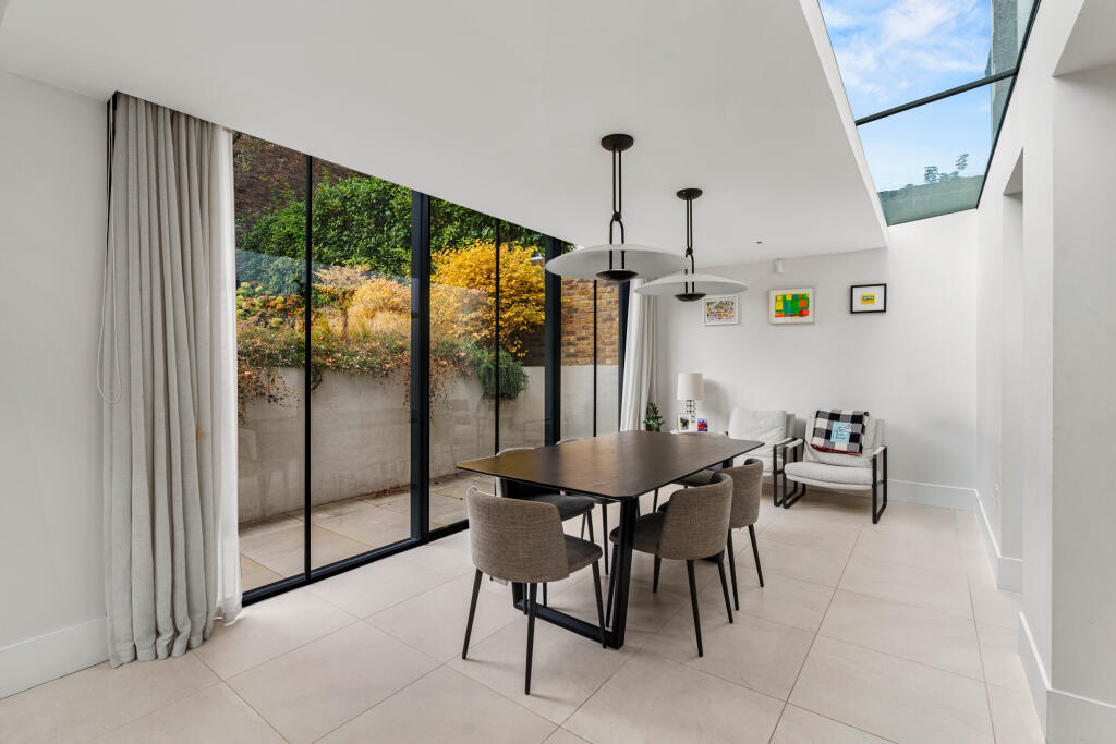 House in London - View 5