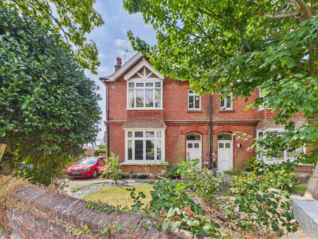 Main image of property: Richmond Road, Worthing, BN11 4AQ