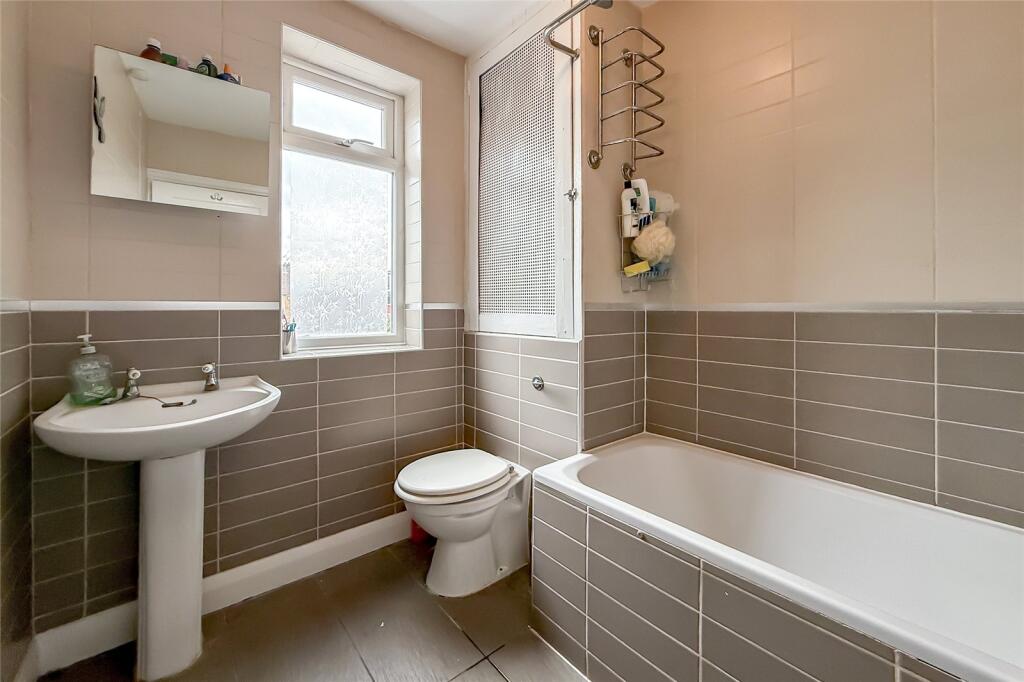 Additional image 8 of Wynchlands Crescent, St. Albans, Hertfordshire, AL4