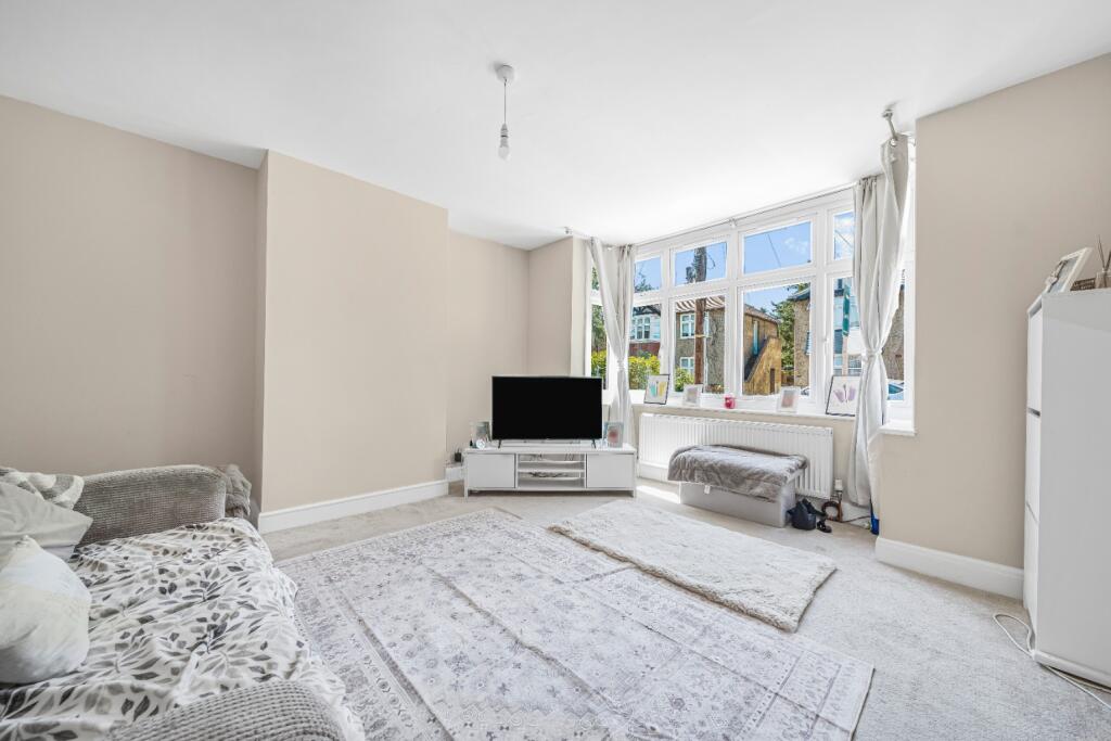 House in Spelthorne, Surrey - View 4