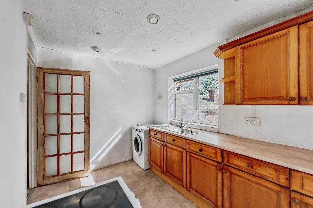 Apartment in Redhill, Salfords and Sidlow - View 5