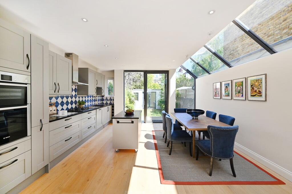 House in London, Silchester Estate, North Kensington - View 3