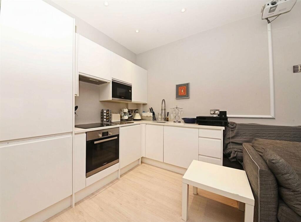 Apartment in London, North Finchley - View 5
