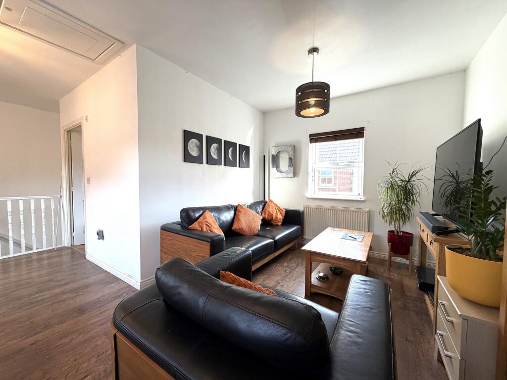 House in Blunsdon St Andrew, Taw Hill, Haydon Wick - More
